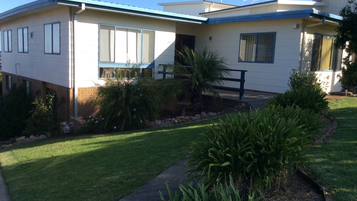 Lakes Entrance House | Spacious, comfortable, family home. Great views, pets ok, free wifi