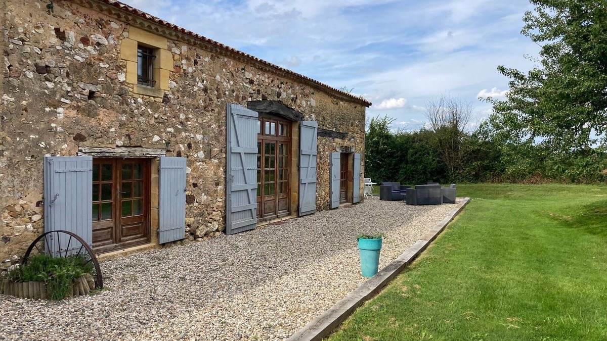 Sainte Croix de Beaumont House | Spacious, comfortable 8-person gîte.