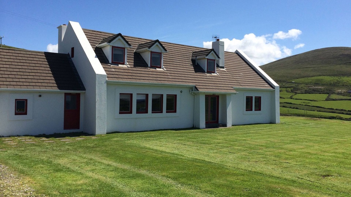 Ballyickeen House | Spacious, comfortable and warm house with stunning sea views