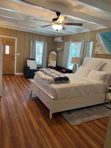 Tallahassee House | Spacious comfortable Studio Unit