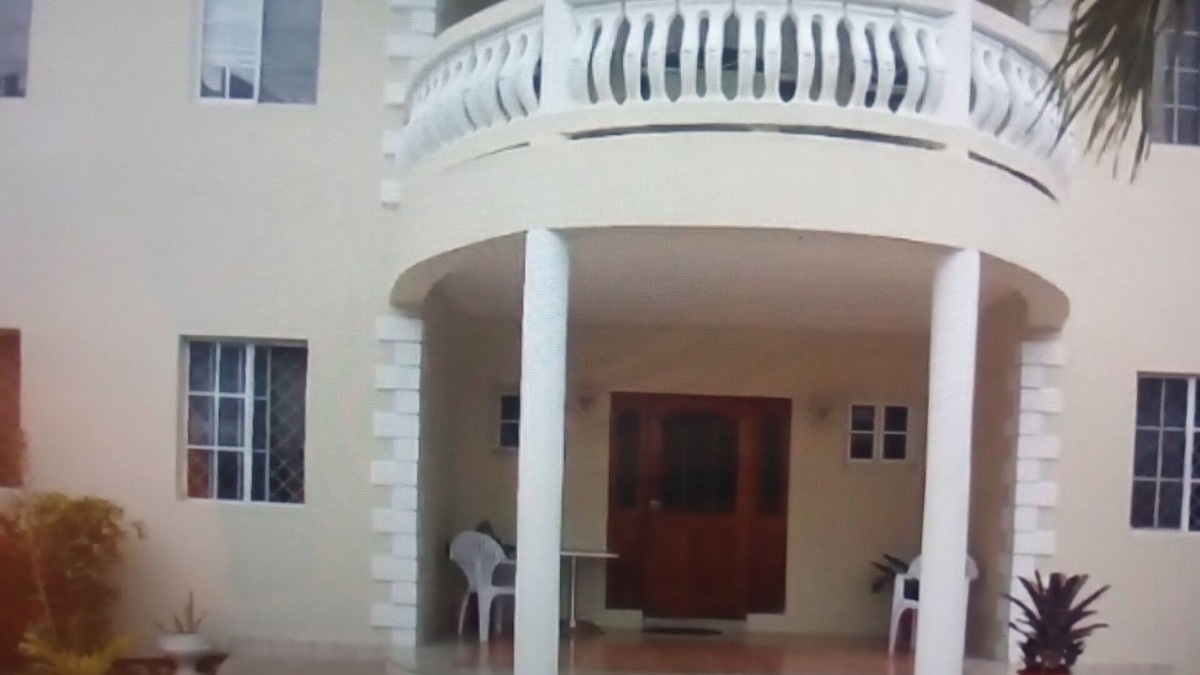 West Gate Hills Apartment | Spacious comfy 1 bedroom apt, no sharing. Sunrise & sunset mountain view.