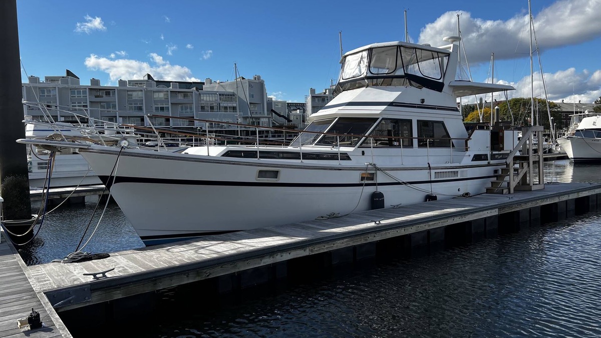 Thompson Square - Bunker Hill Boat Rental | Spacious & Comfy 2BR/2Bath Yacht - Heat & AC - On Freedom Trail-Walk to Downtown