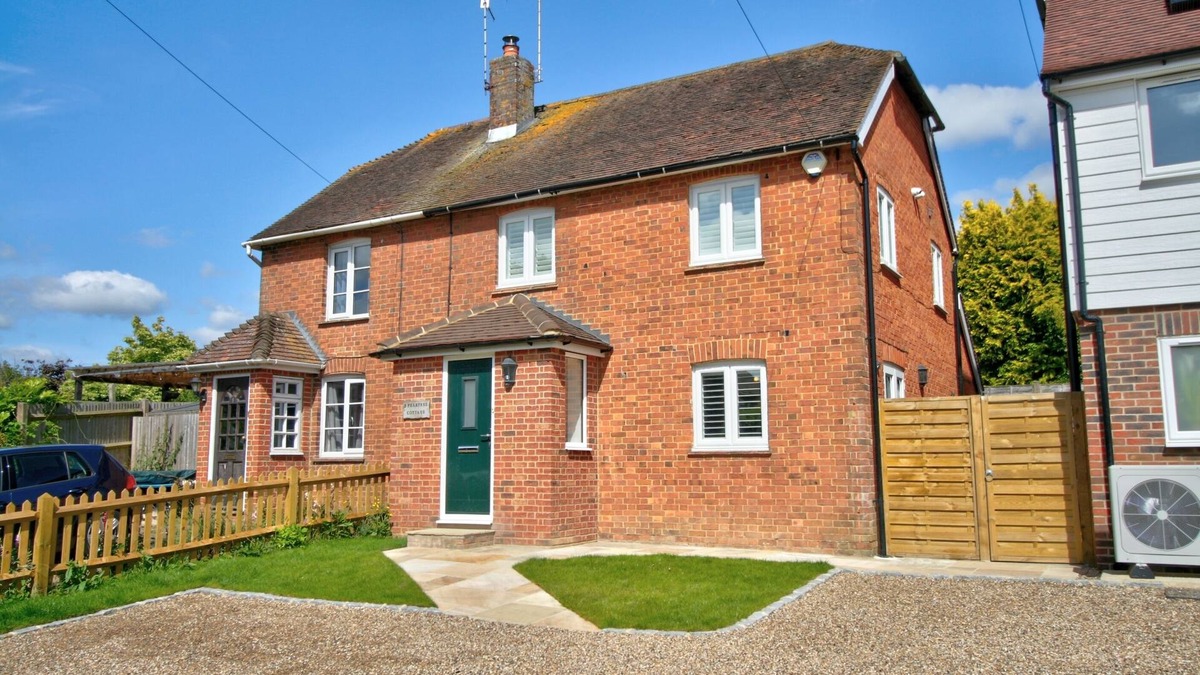 Matfield Cottage | Spacious comfy cottage in the middle of a beautiful Kent village.