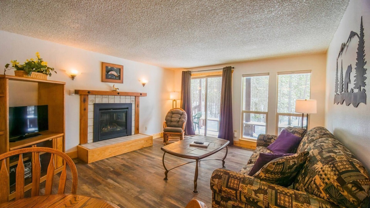 Island Park Condo | Spacious condo near the National Parks