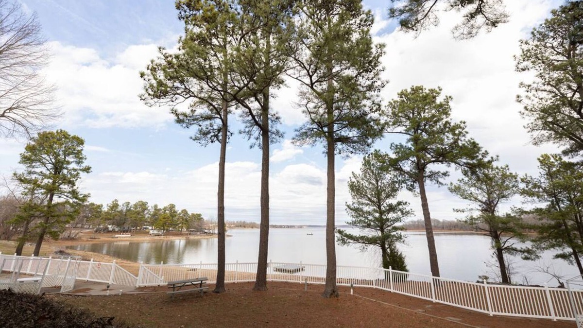 Benton Condo | Spacious Condo on Kentucky Lake - Waterfront at Big Bear