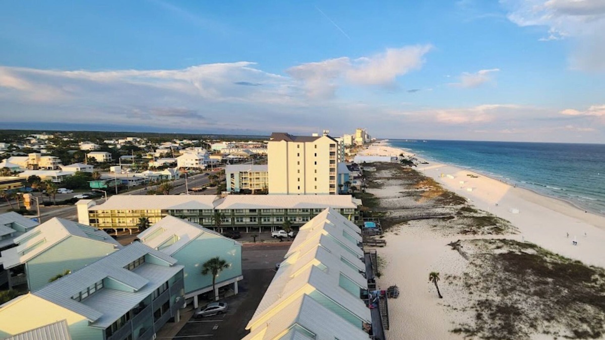 Gulf Shores Resort | Spacious condo on the beach in Gulf Shores, AL!