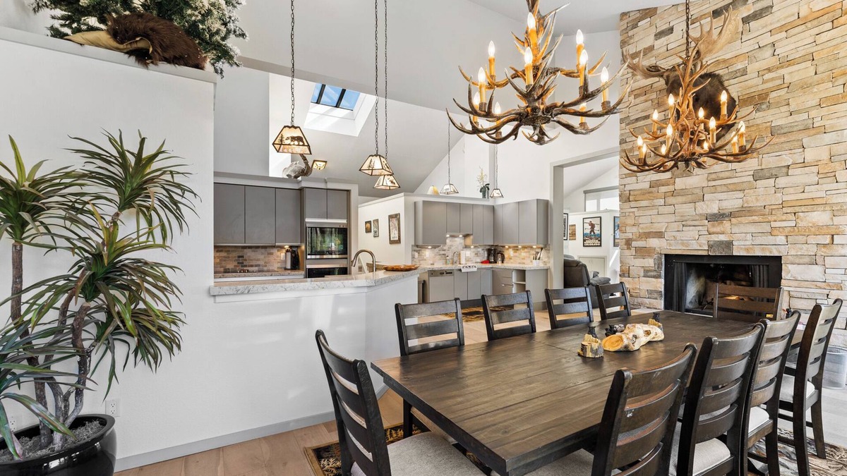 Lakeside Village Condo | Spacious Condo Overlooking Keystone Lake w/2 Private Balconies & Fireplaces!