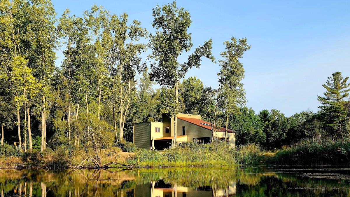 Stevensville House | Spacious contemporary home on 4 wooded acres and 200' of private lake front.