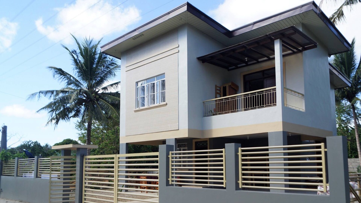 Daet House | Spacious, convenient, secure, modern 2 story house, 5 minutes to center