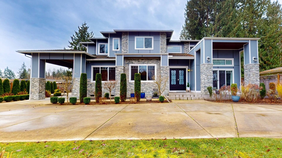 Marysville House | Spacious & conveniently located home with swim spa & two kitchens