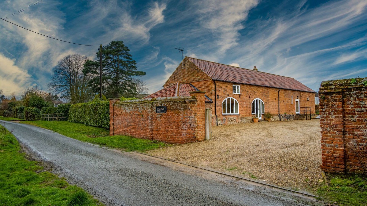 Aldborough House | Spacious converted barn in North Norfolk with private hot tub & close to beaches