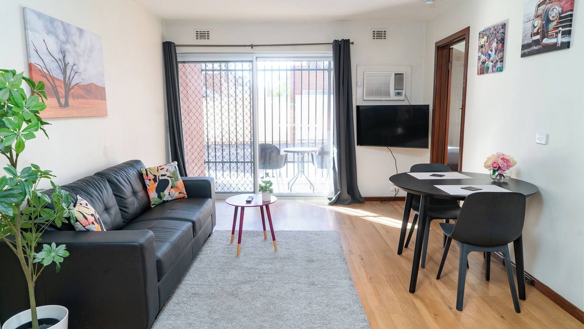 Rivervale Apartment | Spacious & Cosy Self-contained Apartment