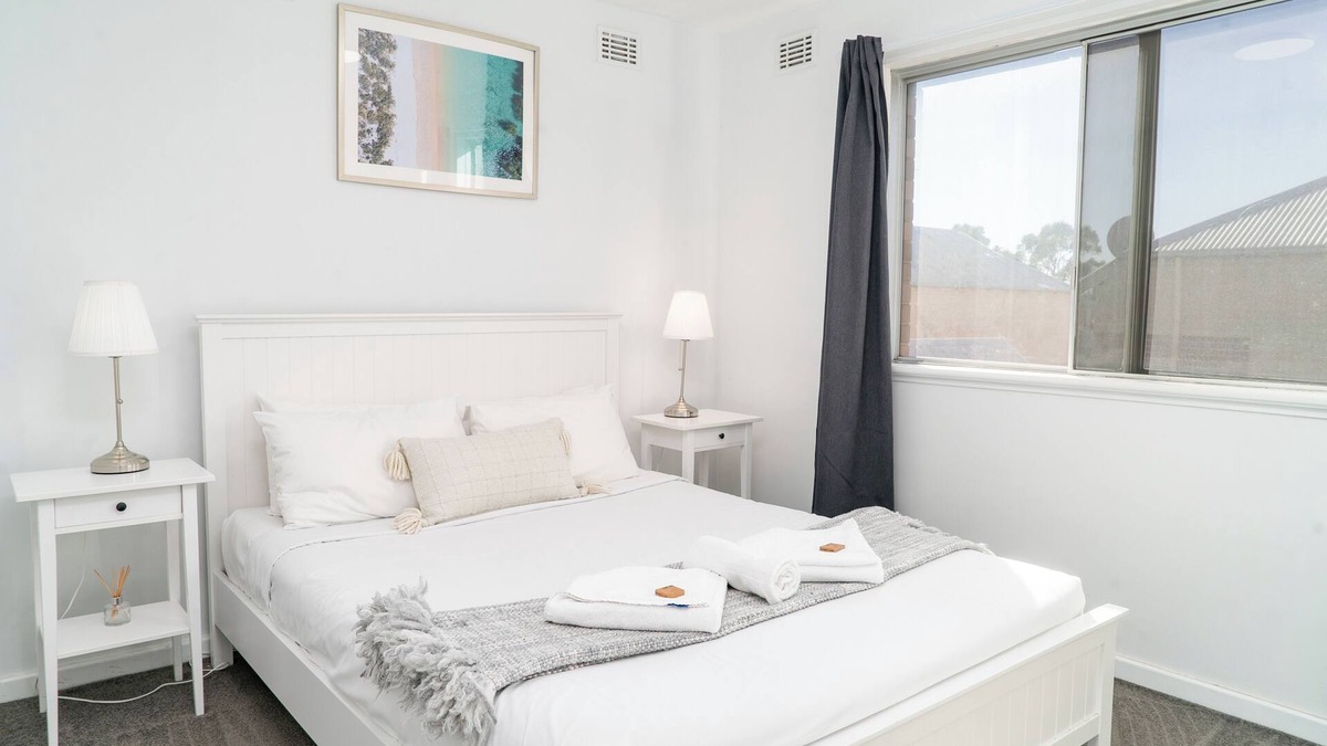 Perth Apartment | Spacious & Cosy Self-Contained 2 Bedroom Apartment