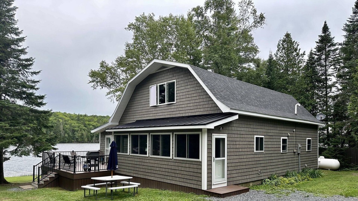 Stockholm House | Spacious Cottage at Madawaska Lake