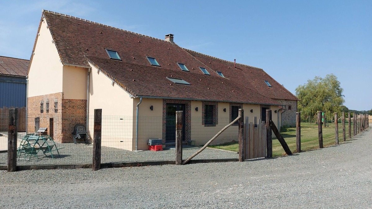 Happonvilliers Cottage | Spacious cottage in Happonvilliers with private garden, accommodates up to 14, pets allowed