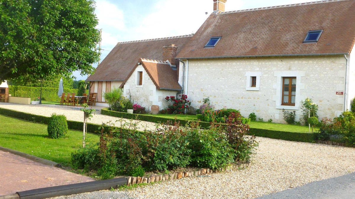Vicq-sur-Nahon Cottage | Spacious Cottage near Valençay Castle & Beauval Zoo with Outdoor Activities & Large Garden
