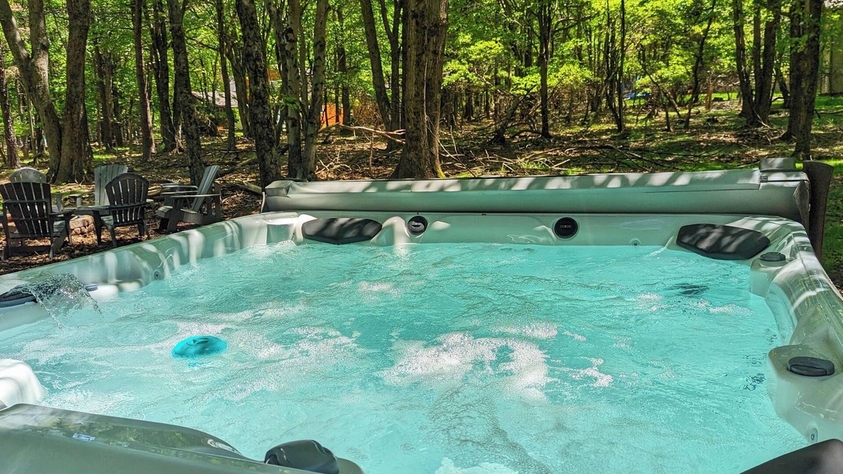 Briar Crest Woods Cottage | Spacious Cottage in lake community W/Hot tub