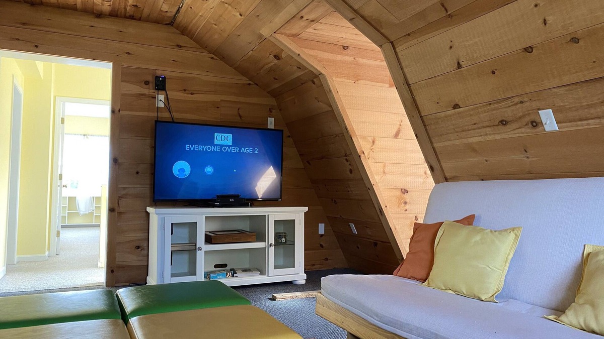 Port Clyde House | Spacious cottage in Port Clyde village with harbor views.