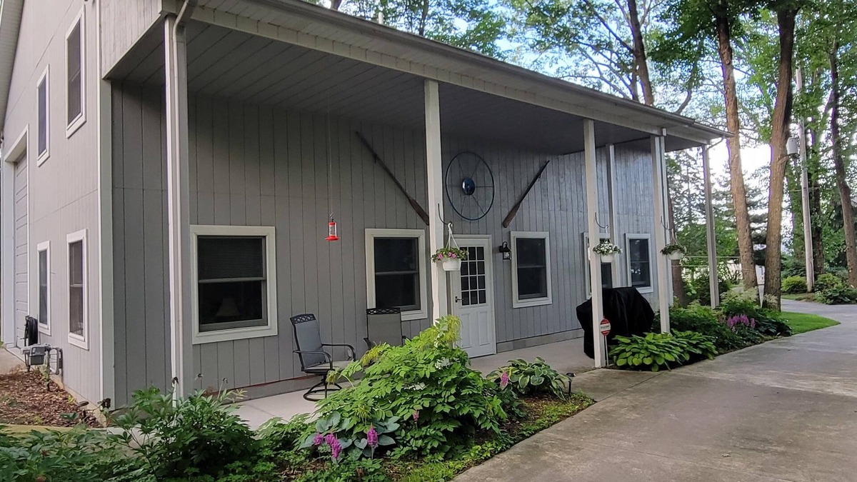Tawas City Cottage | Spacious cottage near Lake Huron between Tawas and AuGres