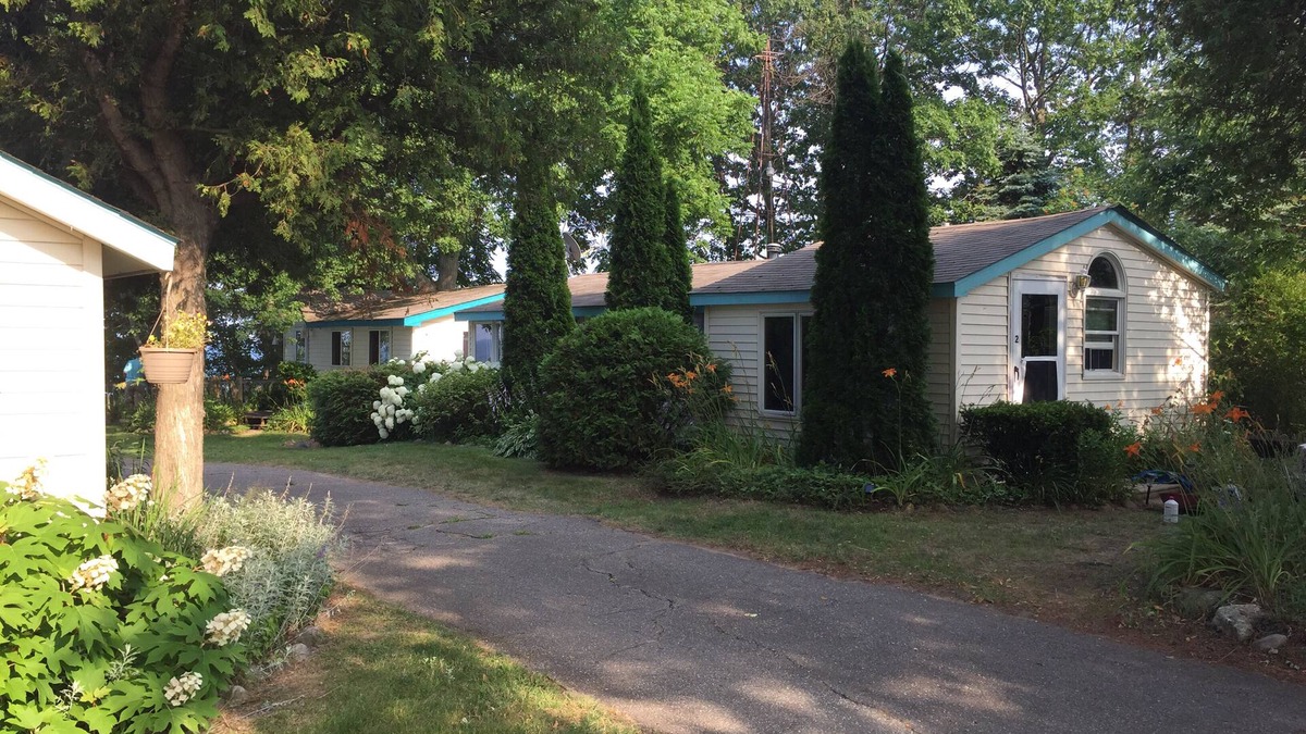Applegate Cottage | Spacious Cottage Overlooking Lake Huron #2