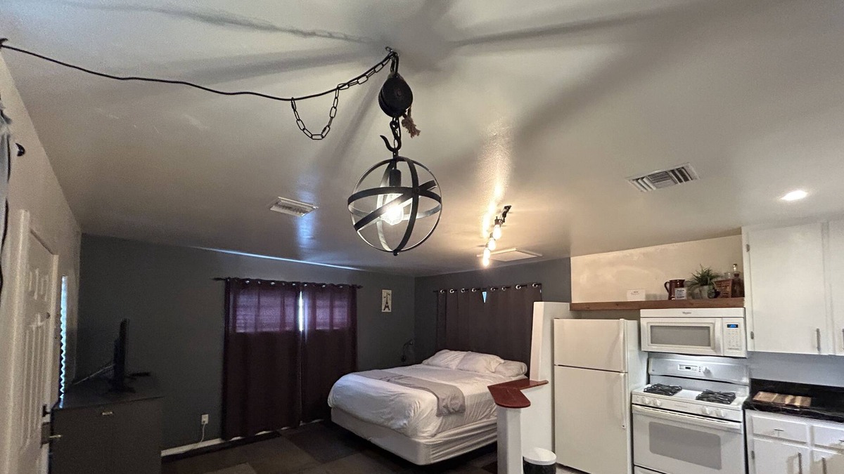 Encanto Cottage | Spacious Cottage with easy access to it all!
