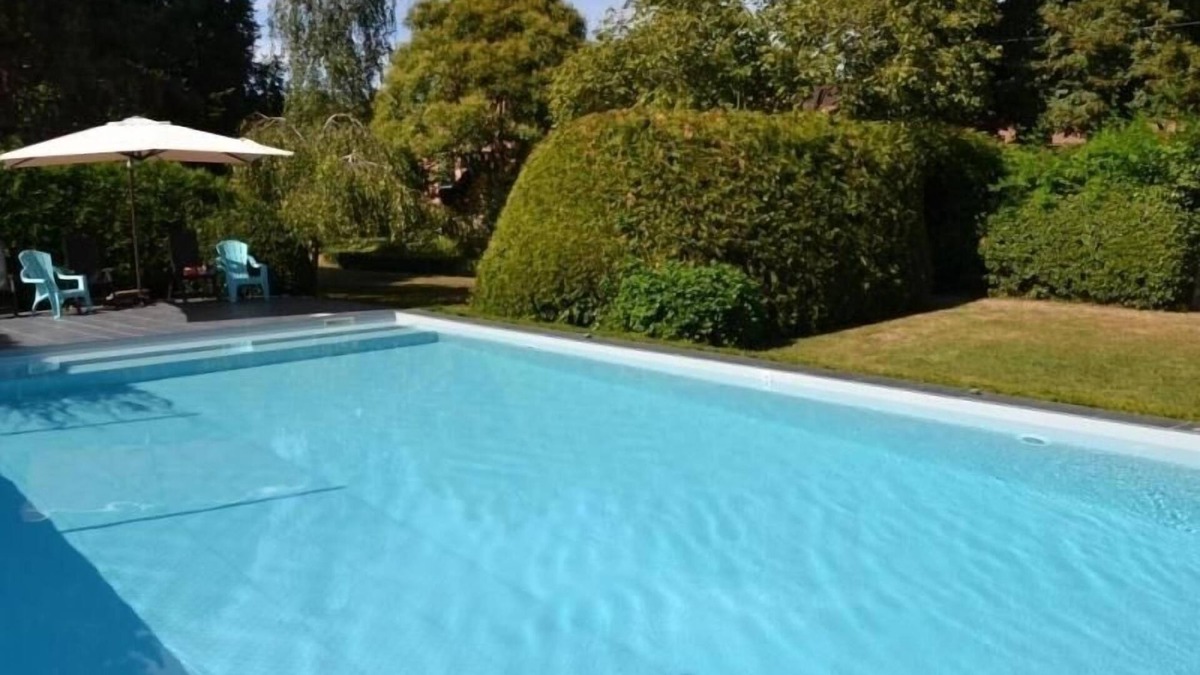 Sigloy Cottage | Spacious cottage with heated pool, wifi, and tennis by the Loire