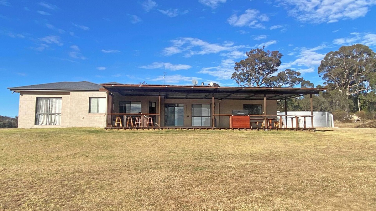 Mount Tully House | Spacious Country Home