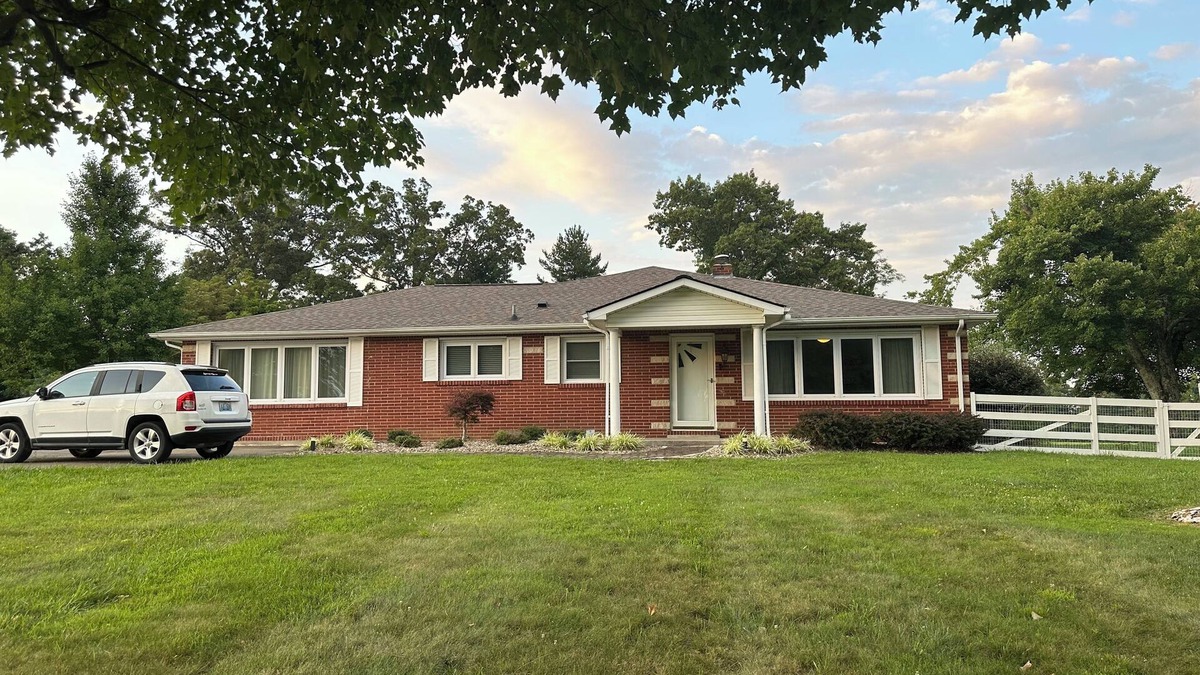 Pine Knot House | Spacious Country Home - uniquely located for great family fun