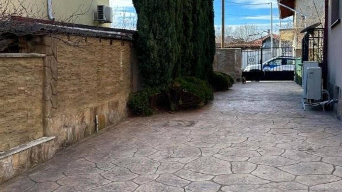 Plovdiv Center Villa | Spacious country house with large terrace, mountain views and peace and quiet close to the city.