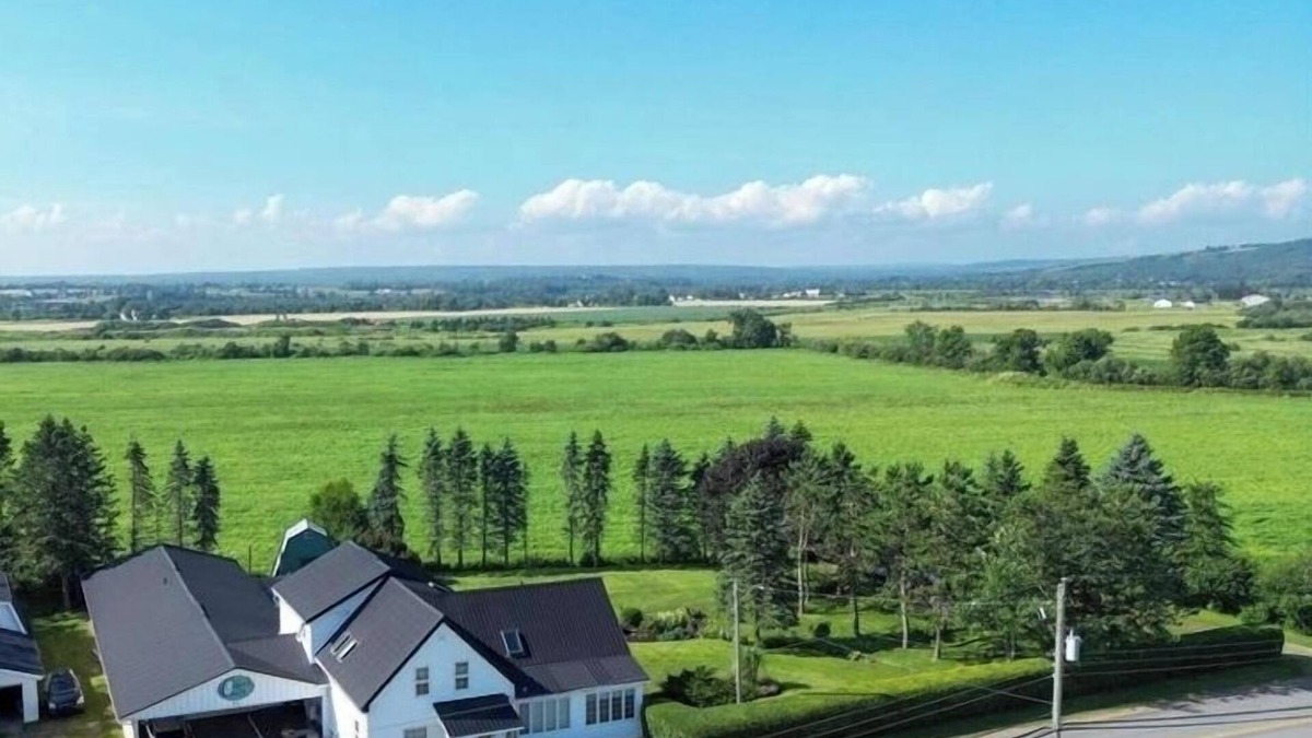 Truro House | Spacious country oasis. 5-bedroom home on gorgeous grounds with hot tub and pool