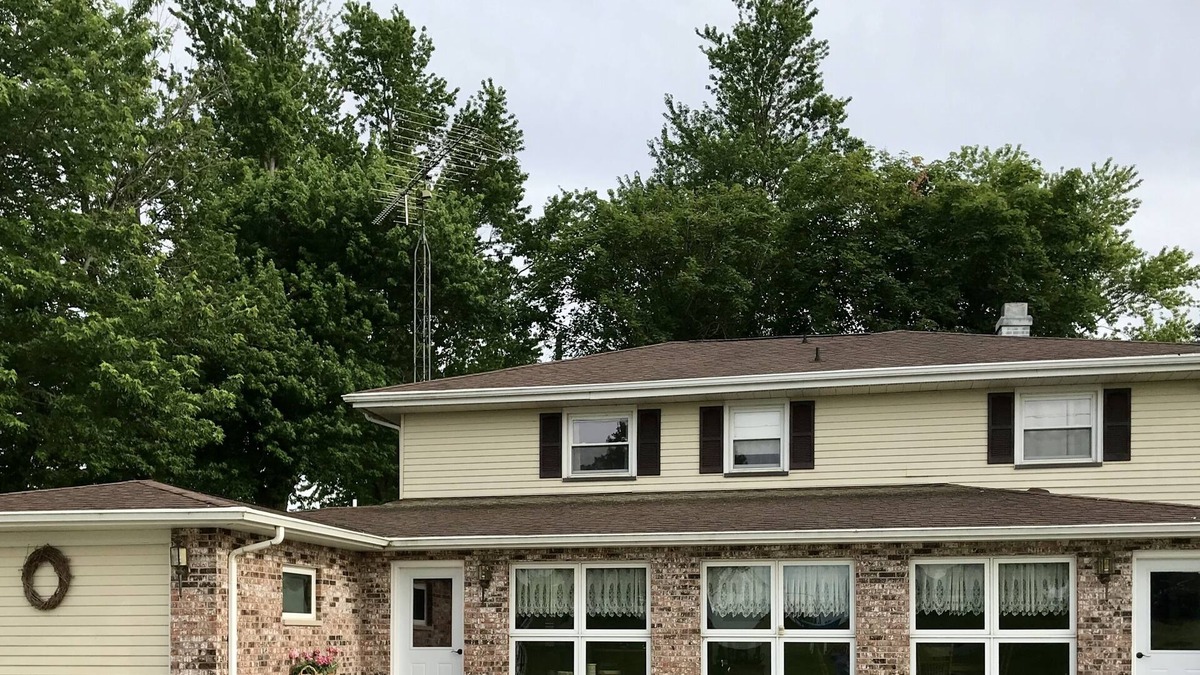 Fort Madison House | Spacious countryside home just minutes from Nauvoo, Illinois & Burlington, Iowa!