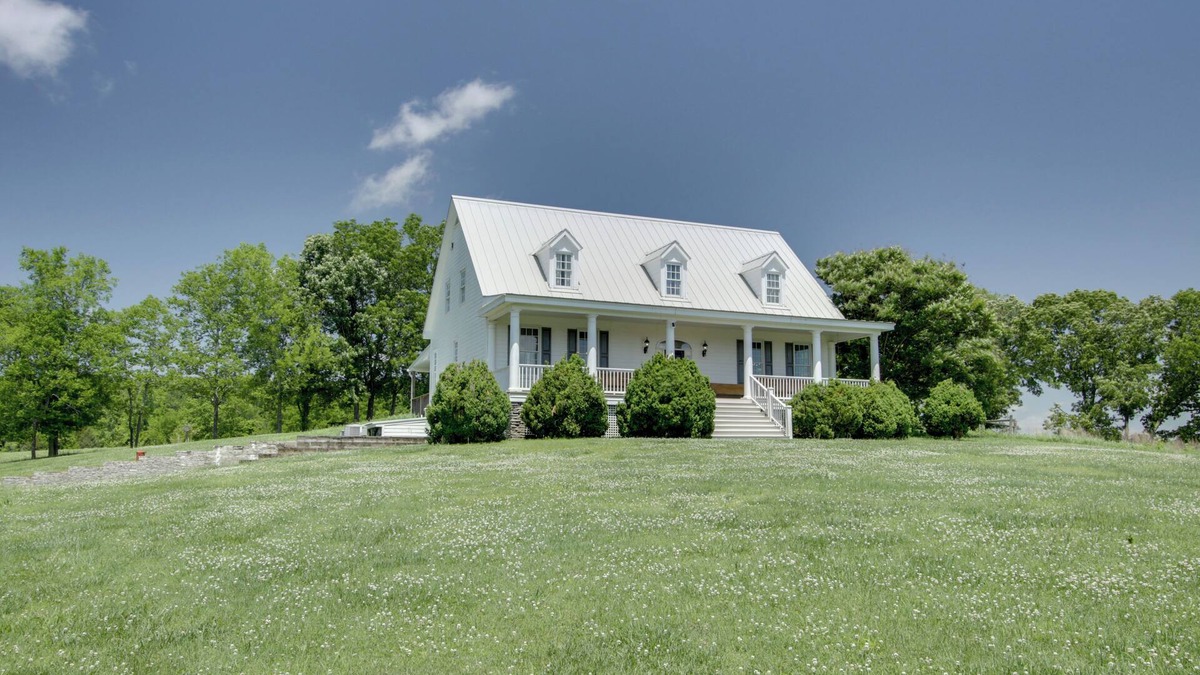 Lauderdale County House | Spacious Countryside Getaway in Lexington w/Deck!