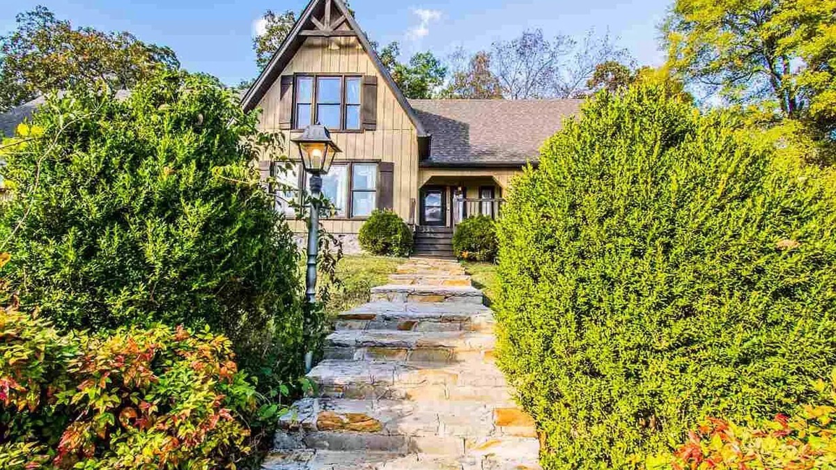Bowling Green House | Spacious CountryView Villa near WKU and downtown
