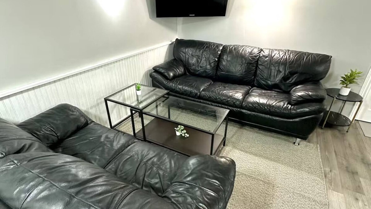 Curran Hall Apartment | Spacious & Cozy 2 Bdrm Stay in Toronto