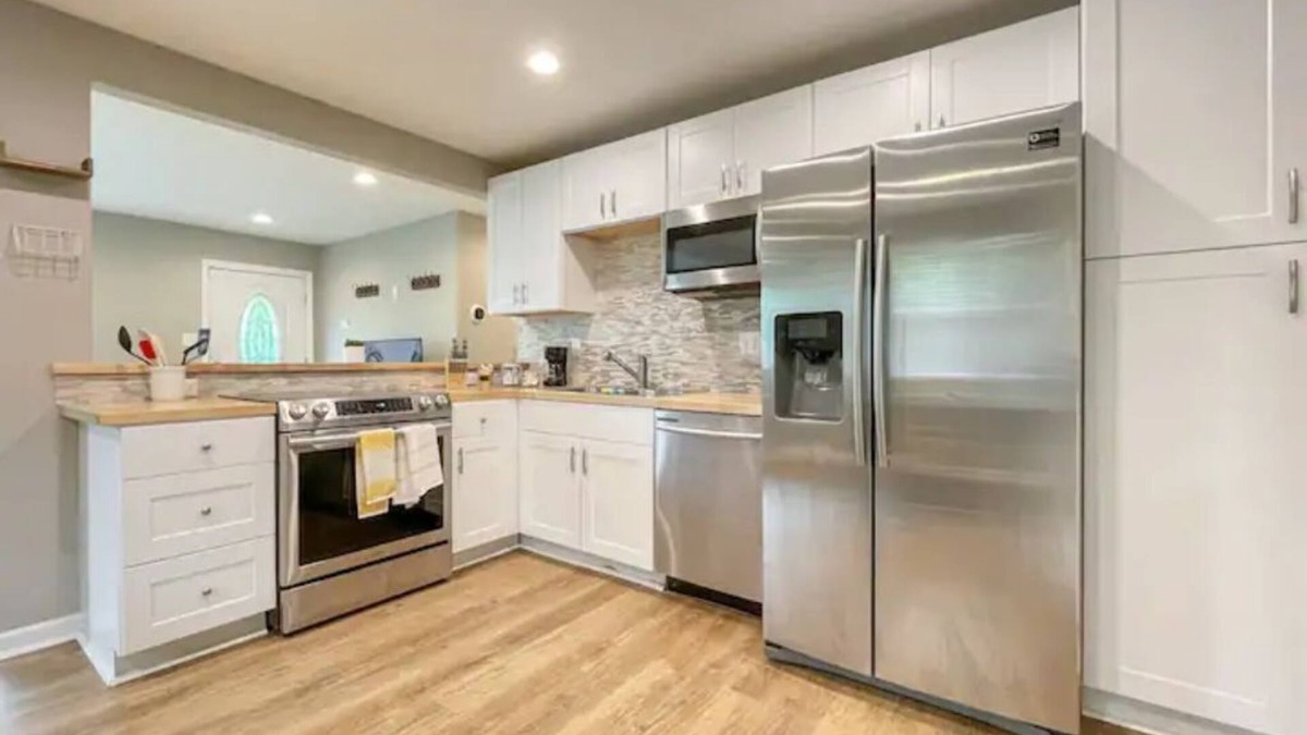 Latonia House | Spacious, cozy 3BR home 3.1 miles to Paul Brown