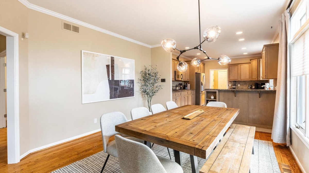 Birmingham House | Spacious & Cozy 4BR Birmingham Home