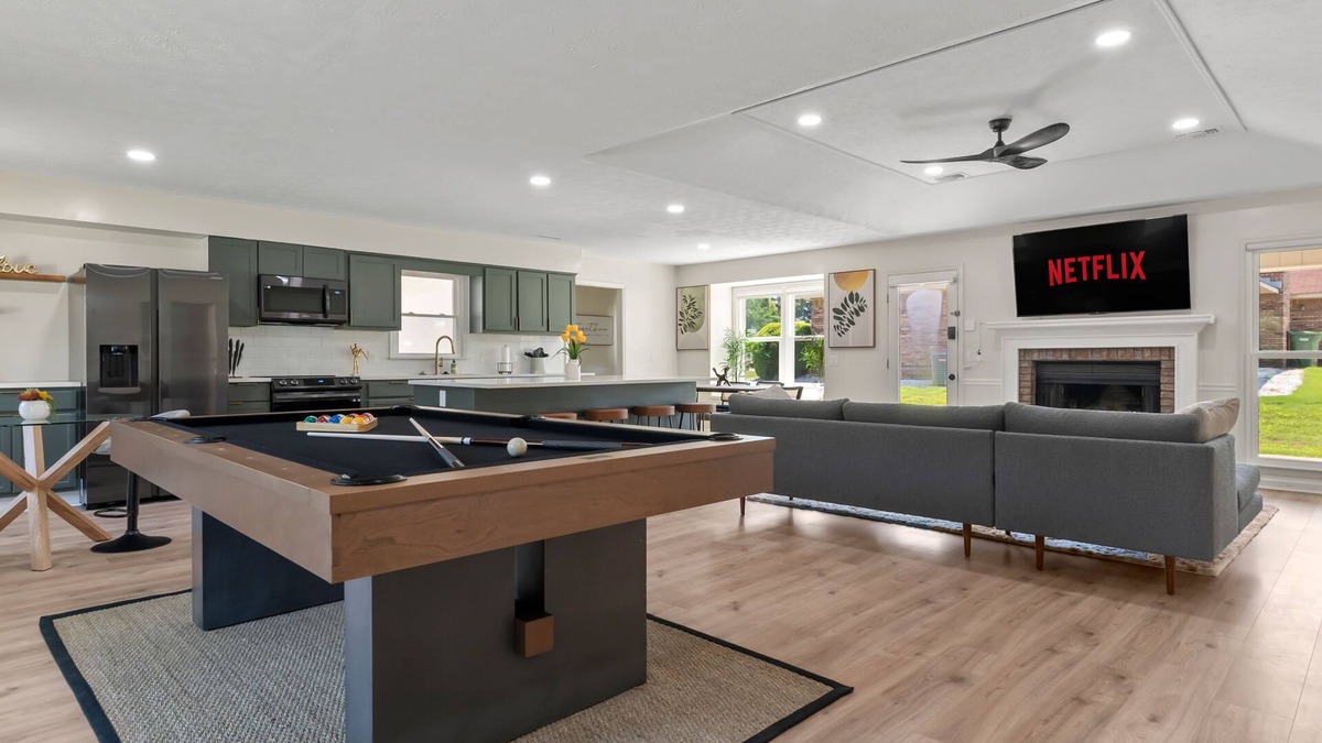 Columbus House | Spacious & Cozy ~ Close to Fort Moore ~ Pool Table