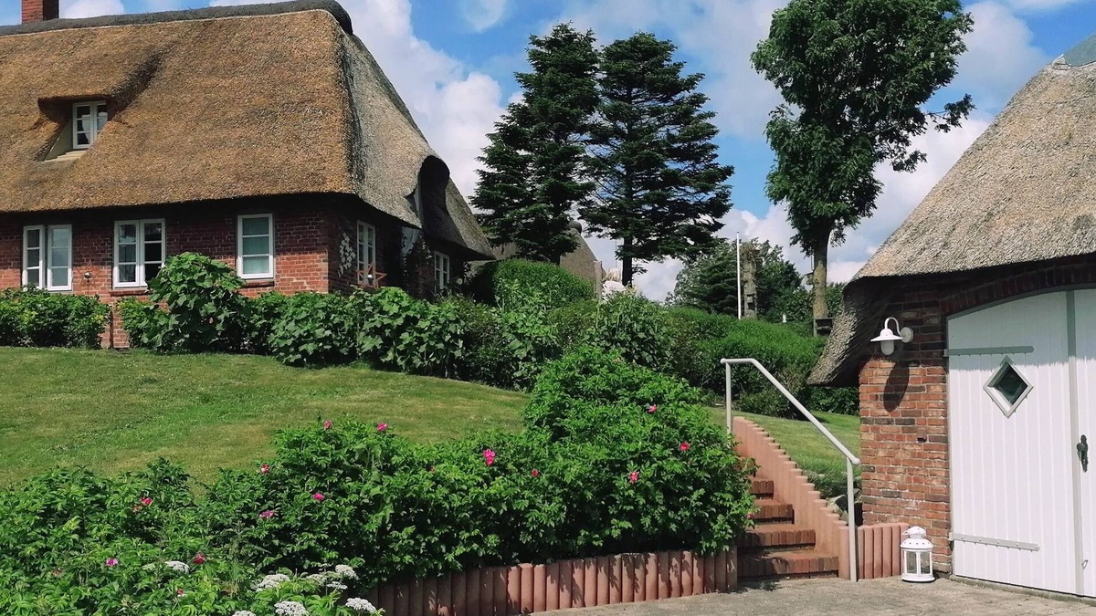 Broderswarft Apartment | Spacious, cozy vacation home with a large garden for family and dog