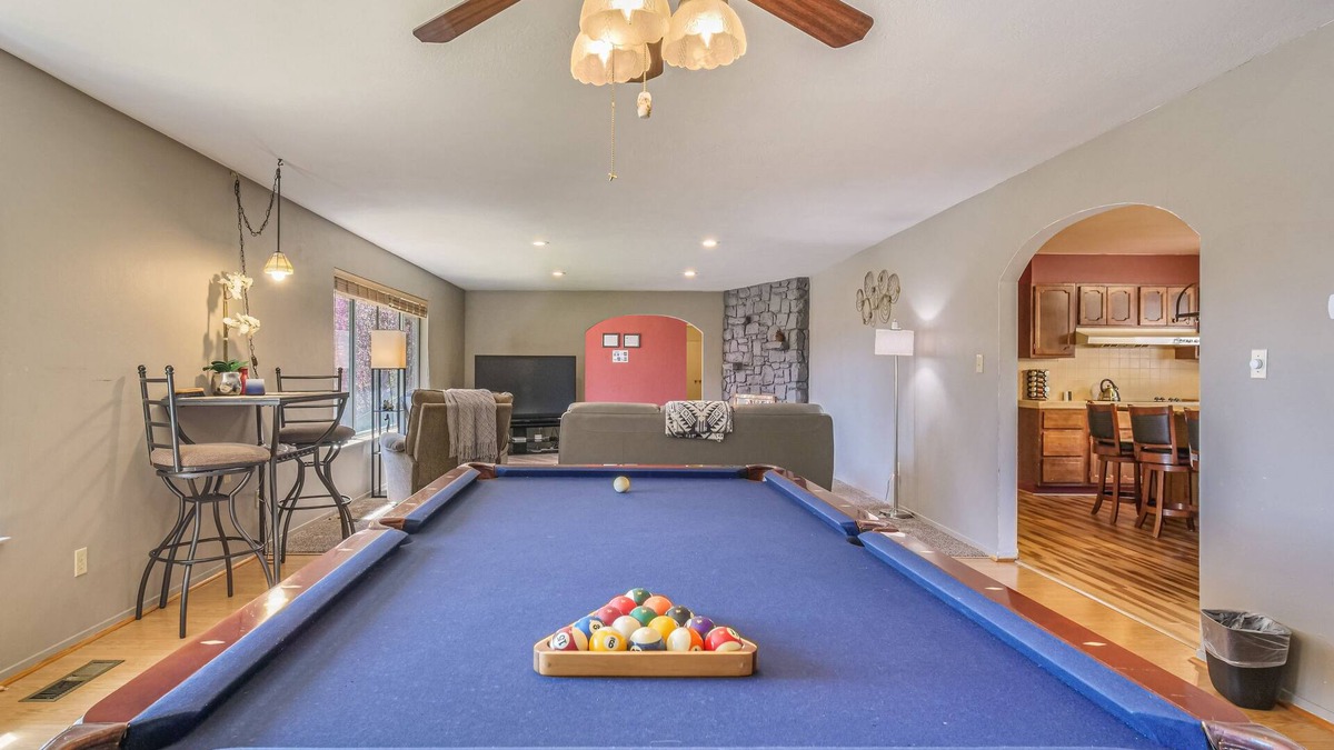 Round Hill Village House | Spacious Cozy Home with private "HOT TUB"
