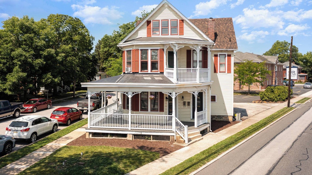 Gettysburg House | Spacious & Cozy Home w/ Gameroom & Parking Sleeps 10