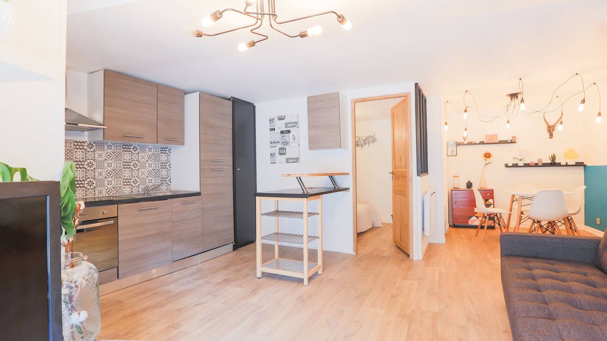 Orcines Apartment | Spacious Cozy Nest at the Center Royat