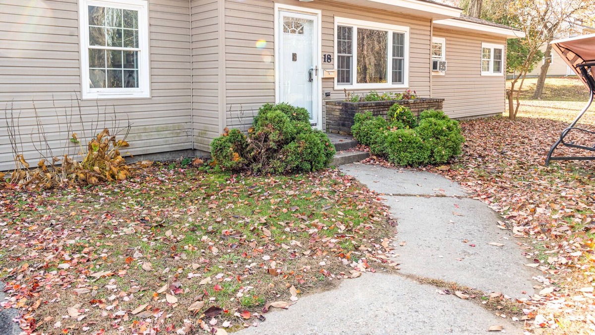 Colonie House | Spacious & Cozy Ranch style home -- 6 min from Albany Airport!