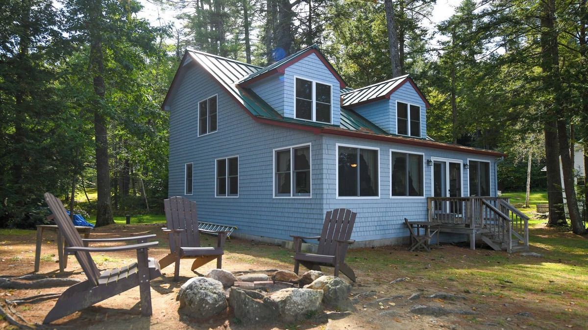 Norway House | Spacious, cozy waterfront cottage on Norway Lake with hiking trails nearby.