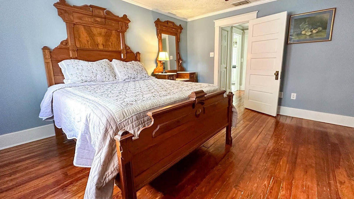 Staunton House | Spacious craftsman home in downtown Staunton Virginia