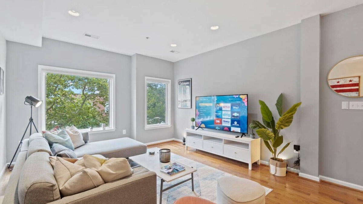 Shaw House | Spacious DC Retreat | Conv Ctr 4BR/5BA by DCottage