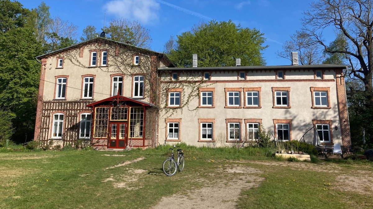 Lalendorf Apartment | Spacious Apartment in Lalendorf with Barbecue