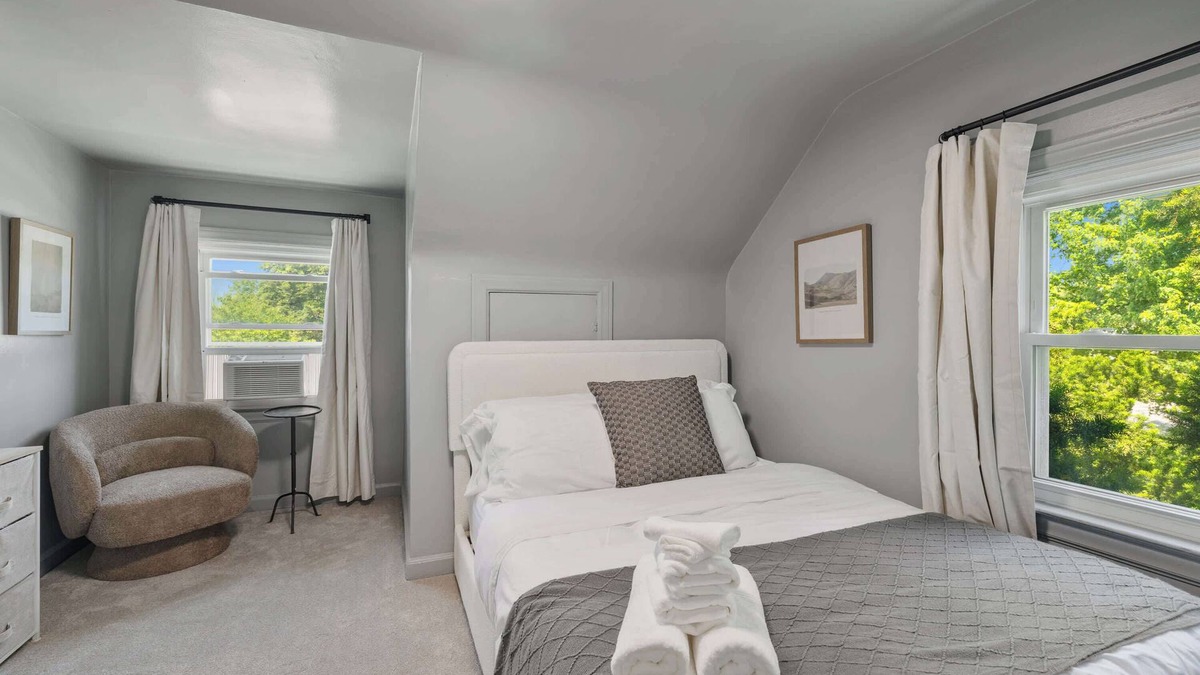 Ypsilanti House | Spacious Depot Town 6BR Multi-Unit!
