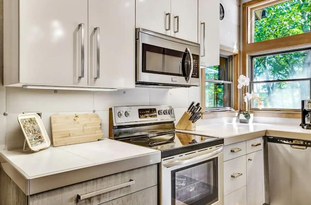 Bushkill House | Spacious Design Lodge In Woods - Bushkill