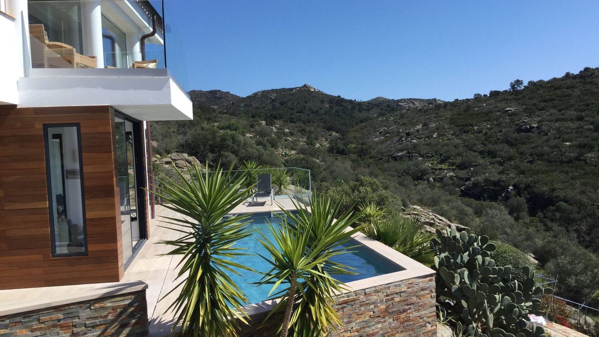 Roses Town Center Villa | Spacious designer villa with stunning sea and mountain views, pool and hot tub