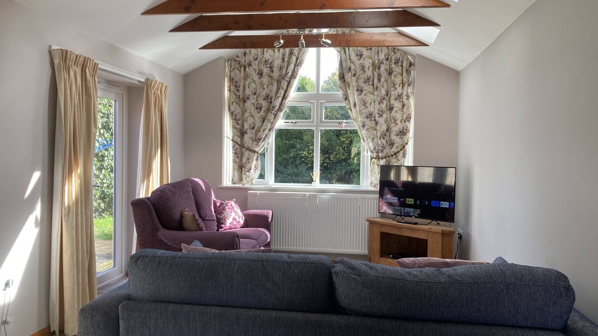 Grantham Cottage | Spacious Detached Bungalow With Ample Parking